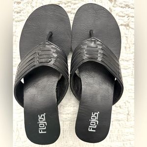 FLOJOS  black leather wedge sandal/flipflop size 9
